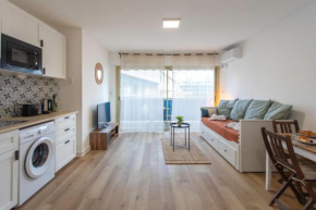 A1 - Studio Antibes Centre 5 min to Sea - AC & Balcony